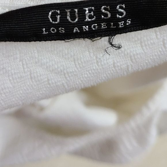 Guess White Textured Shoulder Top sz Medium - Picture 5 of 5